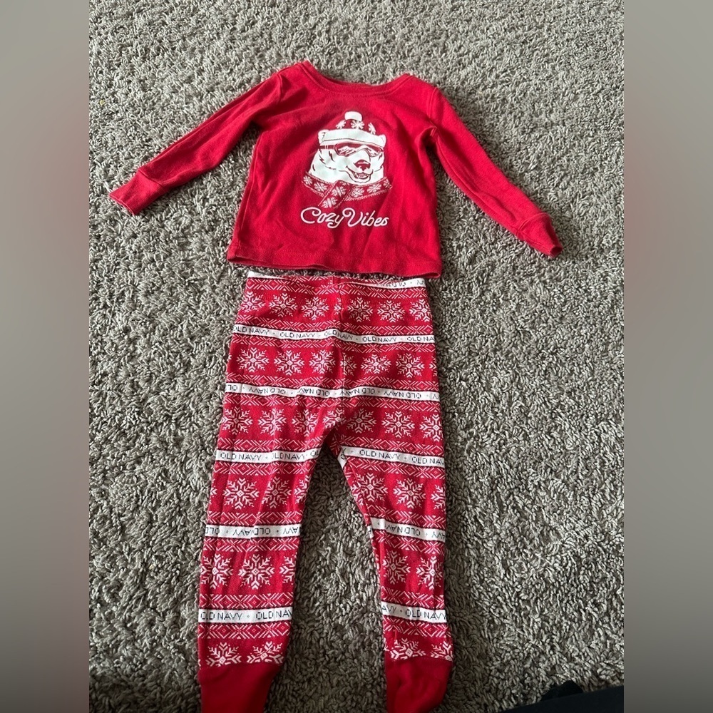 Preloved Old Navy Red and White Pajama Set Festive Holiday Design